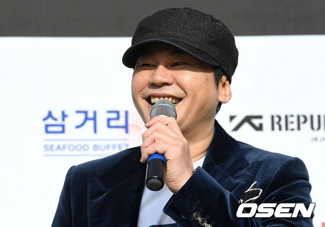 [OSEN=제주, 곽영래 기자] 양현석 회장이 24일 오후 제주신화월드에서 열린 YG푸드, 복합외식문화공간 'YG리퍼블릭' 제주신화월드점 그랜드 오픈 기념 행사 참석해 인사말을 하고 있다. / youngrae@osen.co.kr