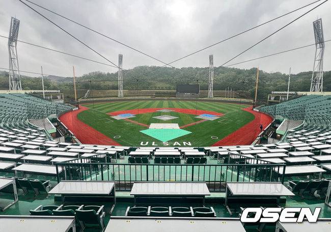 [OSEN=울산, 이석우 기자] 지난 8일 KBO는 NC 다이노스 구단의 요청에 따라, NC가 울산 문수야구장을 2025 시즌 임시 대체 홈구장으로 사용하는 것을 승인했다. 울산 문수야구장을 대체 홈구장으로 확정한 NC 구단은 울산시와의 협의를 통해 울산시가 문수야구장의 전체 유지, 관리, 보수를 책임을 지기로 했다. NC 다이노스는 오는 16일부터 18일까지 울산 문수야구장에서 키움 히어로즈와의 경기를 시작으로 관람 정보를 포함한 세부 사항을 구단 공식 홈페이지와 SNS를 통해 안내할 예정이다. 2025.05.09 / foto0307@osen.co.kr