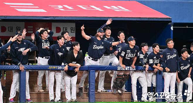 한화는 9일 고척스카이돔에서 열린 '2025 신한 SOL Bank KBO 리그' 키움과 주말 3연전 첫 번째 경기에서 7-5로 승리했다. 이날 승리로 팀은 지난 1999년 이후 26년 만에 10연승을 질주했다. 엑스포츠뉴스 고척, 김한준 기자