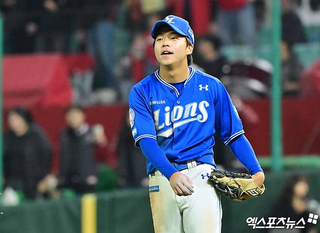 삼성 라이온즈 양도근이 경기에서 호수비 후 미소 짓고 있다. 엑스포츠뉴스 DB