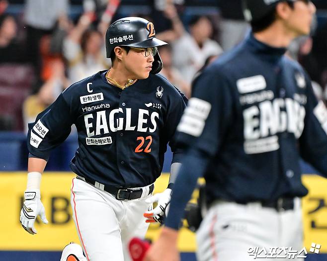 9일 오후 서울 구로구 고척스카이돔에서 열린 '2025 신한 SOL Bank KBO리그' 한화 이글스와 키움 히어로즈의 경기, 9회초 2사 2루 한화 채은성이 1타점 3루타를 날리고 있다. 엑스포츠뉴스 DB