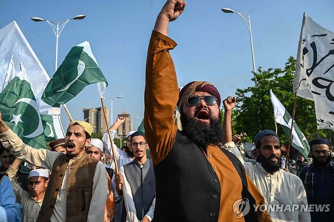 인도 규탄하는 파키스탄 시위대 [AFP 연합뉴스. 재판매 및 DB 금지]