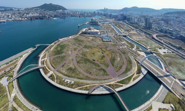 북항 재개발 1단지 내 랜드마크 부지와 일대 전경. 김종진 기자 kjj1761@