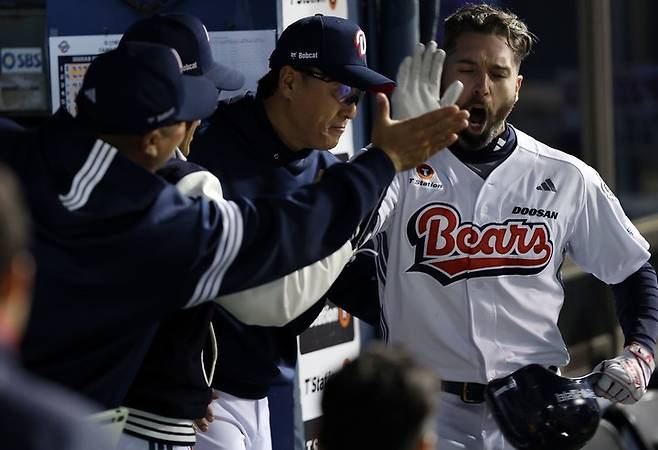 10일 NC 다이노스와 경기에서 9회말 1점 홈런을 때려낸 두산 베어스 제이크 케이브