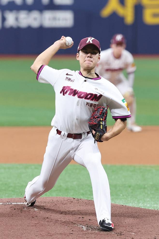 11일 한화와 경기에 선발 등판한 키움 김윤하