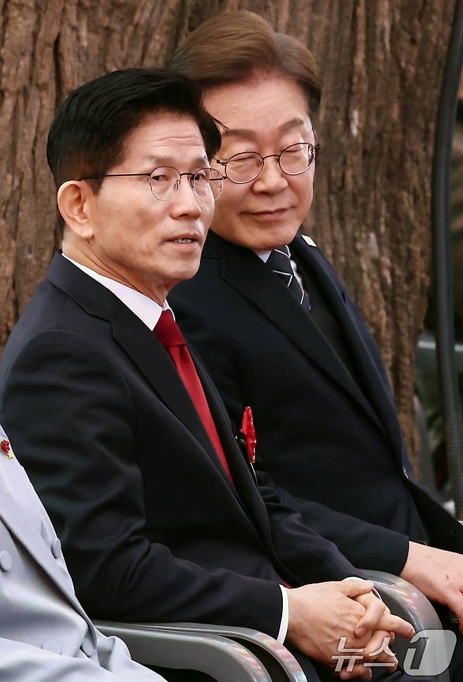 김문수 국민의힘 대통령 후보와 이재명 더불어민주당 대통령 후보. 2025.5.5/뉴스1 ⓒ News1 김민지 기자