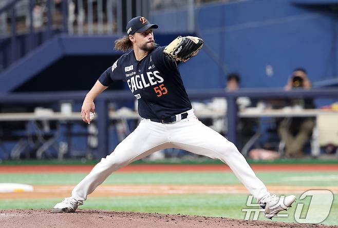 11일 서울 구로구 고척스카이돔에서 열린 '2025 신한 SOL뱅크 KBO리그' 한화 이글스와 키움 히어로즈의 경기, 한화 선발 와이스가 7회까지 무실점 역투를 펼치고 있다. 2025.5.11/뉴스1 ⓒ News1 김성진 기자