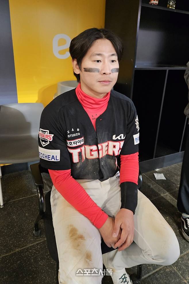 KIA 박찬호가 10일 인천SSG랜더스필드에서 열린 2025 KBO리그 정규시즌 SSG전 승리 후 취재진 인터뷰에 응하고 있다. 문학 | 강윤식 기자 skywalker@sportsseoul.com