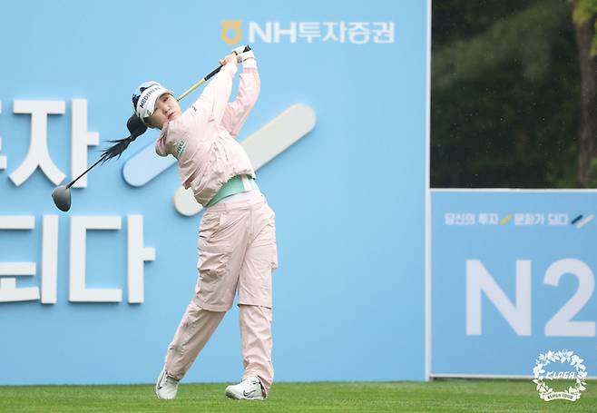 이예원이 10일 열린 NH투자증권 레이디스 챔피언십 2라운드 1번홀에서 티샷을 하고 있다. 사진 | KLPGA