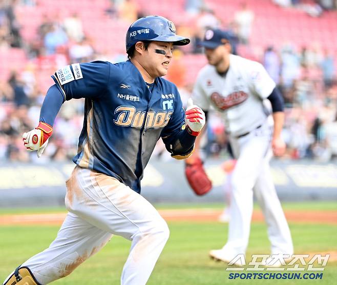 11일 잠실야구장에서 열린 NC와 두산의 더블헤더 1차전, 2회초 2사 만루 NC 권희동이 역전 3타점 2루타를 치고 질주하고 있다. 잠실=허상욱 기자wook@sportschosun.com/2025.05.11/