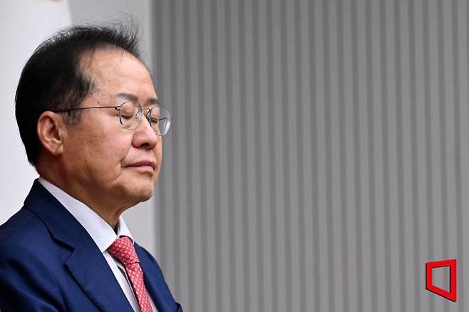 29일 서울 여의도 국민의힘 당사에서 열린 제21대 대통령 후보자 국민의힘 3차 경선 진출자 발표 행사에서 홍준표 후보가 탈락한 후 눈을 감고 있다. 2025.4.29 국회사진기자단