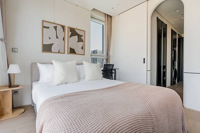 블루그라운드코리아 1호점 '아스티논현'의 침실 모습./블루그라운드코리아 제공