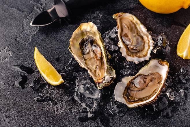 화학연은 창업기업인 '피엠아이바이오텍(PMI)'이 지난 2월 미국의 글로벌 유통기업에 굴 껍데기를&nbsp;재활용해 만든 친환경 칼슘 제품을 5년간 약 120억원 규모로 공급하는 대형 계약을 체결했다. 게티이미지뱅크 제공