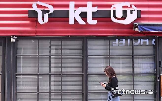 29일 서울시내 휴대폰 매장 모습.