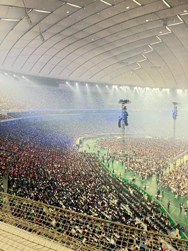 1746921262406.webp.ren.jpg 어제자 지드래곤 도쿄돔 콘서트 관객석