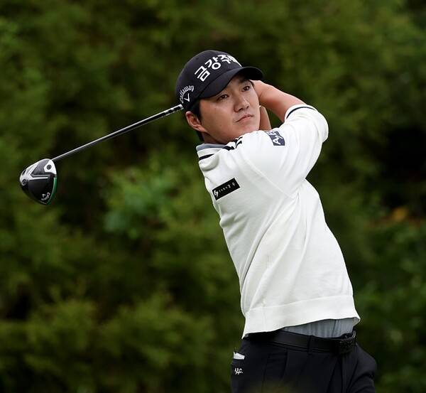 2025년 한국프로골프(KPGA) 투어 변형 스테이블포드 방식 대회인 KPGA 클래식 우승 경쟁에 뛰어든 옥태훈 프로가 2라운드에서 경기하는 모습이다. 사진제공=KPGA
