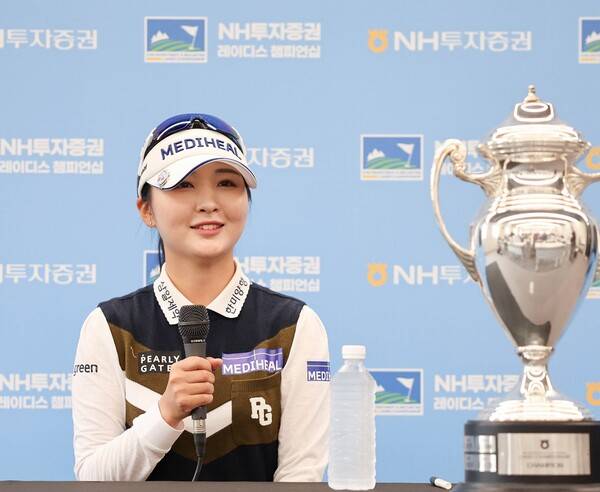 2025년 한국여자프로골프(KLPGA) 투어 NH투자증권 레이디스 챔피언십 우승을 차지한 이예원 프로가 우승 기자회견을 하는 모습이다. 사진제공=KLPGA