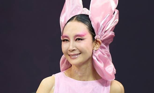 무용수로 변신한 배우 채시라가 심청을 현대적으로 해석한 한국무용 ‘단심’ 공연에 앞선 간담회에서 발언하고 있다. 국립정동극장 제공