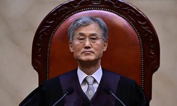 조희대 대법원장이 지난 1일 서울 서초구 대법원에서 열린 더불어민주당 이재명 대선 후보의 공직선거법 위반 사건 상고심 선고 재판에 참석해 있다. 사진공동취재단