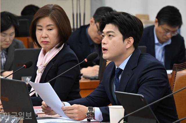 김용태 국민의힘 의원이 지난달 8일 국회에서 열린 연금개혁특위 전체회의에서 발언하고 있다. 고영권 기자