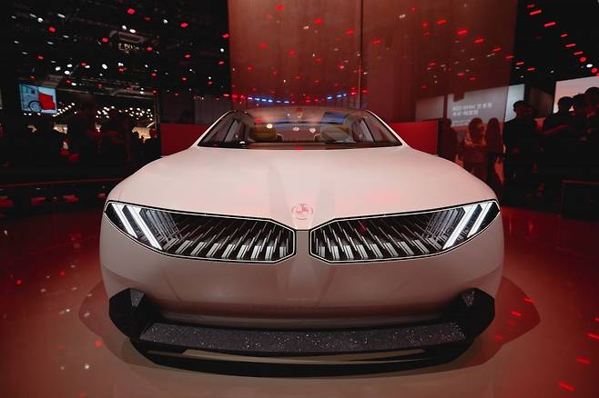 지난달 상하이모터쇼에서 전시된 BMW의 비전 노어어 클라쎄 콘셉트카. /EPA연합뉴스