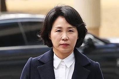 공직선거법 위반 혐의로 기소된 이재명 더불어민주당 대선 후보의 배우자 김혜경씨가 항소심 재판을 받기 위해 수원고등법원에 출석하고 있다. 연합뉴스 제공.