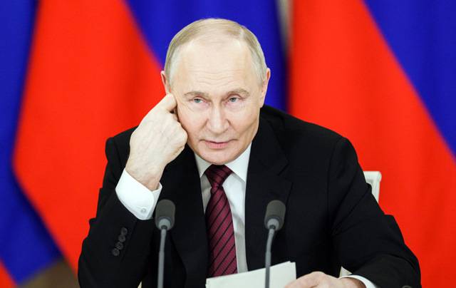 블라디미르 푸틴 러시아 대통령이 11일(현지시간) 새벽 모스크바 크렘린궁에서 기자회견을 열고 우크라이나에 협상을 제안하고 있다. TASS연합뉴스