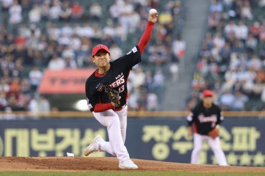 역투하는 윤영철. 사진[연합뉴스]