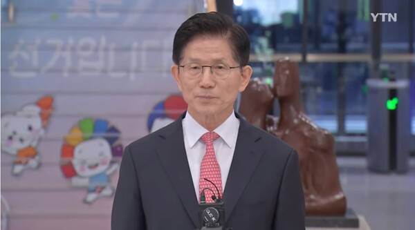 ▲김문수 국민의힘 대통령후보가 11일 오전 후보자등록을 마친 후 백브리핑을 하고 있다. 사진=YTN 영상 갈무리