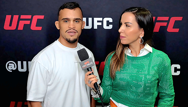 다니에우 구스타부 곤자가 산투스가 2025년 5월 캐나다 퀘벡주 몬트리올 벨 센터 UFC 315 파이트 위크 브라질 포르투갈어 인터뷰를 하고 있다. 사진=TKO