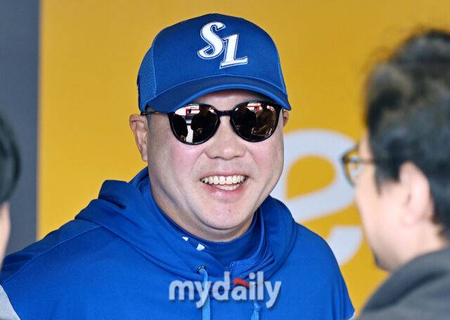 29일 오후 인천광역시 문학동 SSG랜더스필드에서 진행된 '2025 프로야구 KBO리그' SSG랜더스와 삼성라이온즈의 경기.삼성 박진만 감독이 경기 전 인터뷰를 갖고 있다.