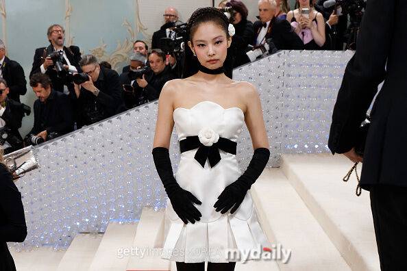 그룹 블랙핑크 멤버 제니가 2023 멧 갈라 행사에 참석한 모습 / 게티이미지코리아