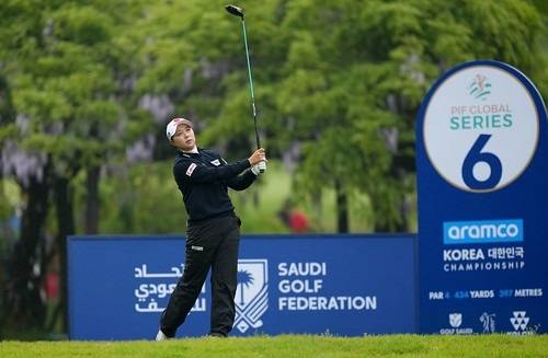 6번 홀에서 티샷을 날리고 있는 김효주. [사진=대회 조직위 제공]