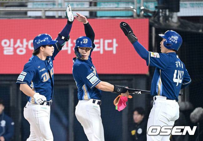 NC 타자들이 기뻐하고 있다. /OSEN DB