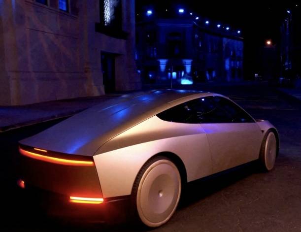 지난해 10월 공개된 테슬라 로보택시 ‘사이버캡’. 로이터연합뉴스