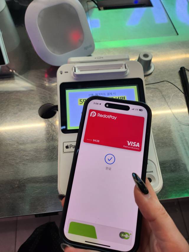 애플페이에 등록된 ‘리닷페이 카드’를 결제 단말기에 가져다 대자 1초도 채 안 돼 결제가 완료됐다.