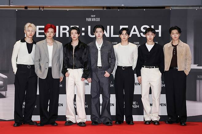엔하이픈이 11일 서울 강남구 메가박스 코엑스에서 진행된 미니 6집 ‘디자이어 : 언리시’ 콘셉트 시네마 사전 상영 이벤트에서 포즈를 취하고 있다. 빌리프랩 제공