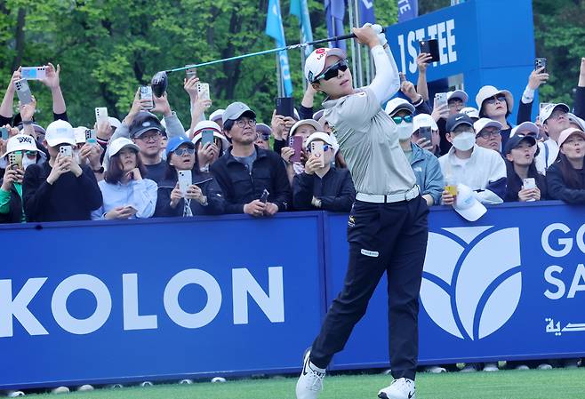 김효주가 11일 경기 고양시 뉴코리아 컨트리클럽에서 열린 아람코 코리아 챔피언십 최종 라운드 1번 홀에서 티샷을 하고 있다. 연합뉴스