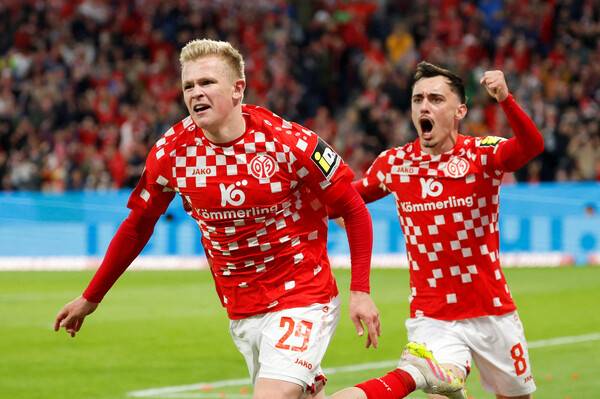 ▲ 마인츠는 보훔에 4-1로 이기며 6위로 올라섰다. 레버쿠젠과의 최종전에서 승리하면 유로파 컨퍼런스리그(UECL) 출전권 확보 가능성이 커진다. 산술적으로는 유로파리그(UEL) 출전권 가능성도 열려 있다. ⓒ연합뉴스/AFP/AP/REUTERS