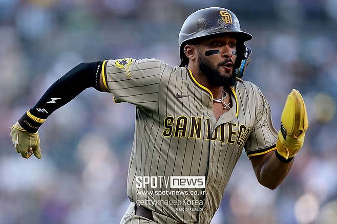 ▲ 샌디에이고 페르난도 타티스 주니어. 샌디에이고는 11일(한국시간) 쿠어스필드에서 열린 콜로라도 로키스와 원정경기에서 21-0 대승을 거뒀다. 21점 이상 올리면서 무실점 승리를 거둔 사례는 메이저리그 역대 6번째다.