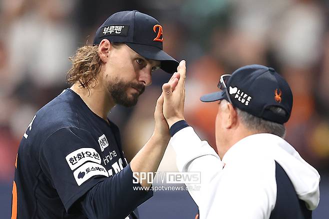 ▲ 라이언 와이스와 김경문 감독(왼쪽부터) ⓒ 곽혜미 기자