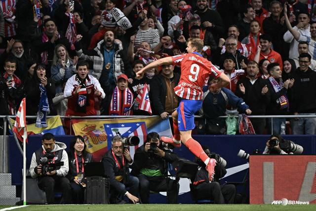 알렉산데르 쇠를로트의 골 세리머니. /AFPBBNews=뉴스1