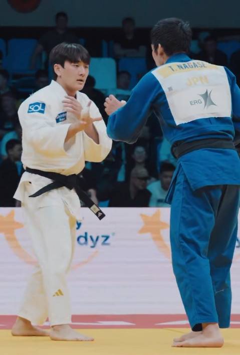 이준환(왼쪽)과 나가세 다카노리. /사진=IJF 공식 SNS 영상 갈무리