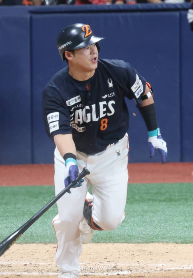 노시환이 1타점 적시타를 날리고 있다. /사진=김진경 대기자