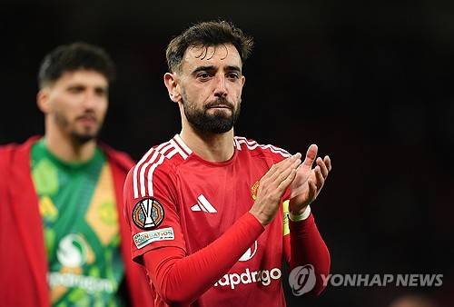 벨기에 국적의 이적시장 전문 기자 사샤 타볼리에리가 11일(한국시간) 자신의 사회관계망서비스(SNS)를 통해 독점 보도하면서 사우디아라비아 프로리그 알힐랄이 브루누 페르난데스 측과 협상 중이라고 전했다.&nbsp;연합뉴스