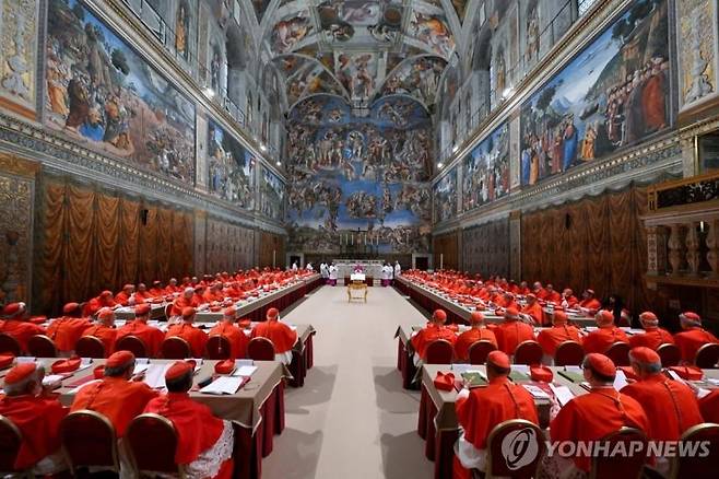 콘클라베 위해 바티칸 시스티나 성당에 모인 추기경들 [로이터 연합뉴스 자료사진. 재판매 및 DB 금지]