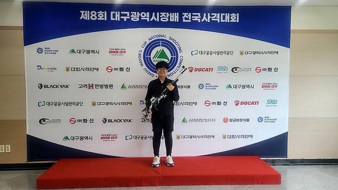 청각장애를 극복하고 하루에 한국 신기록 2개를 수립한 김우림 [대한사격연맹 제공. 재판매 및 DB 금지]