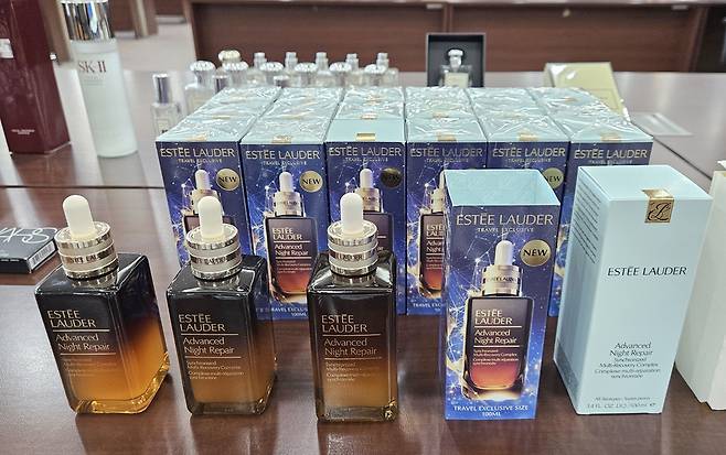 ▲중국에서 위조·생산한 화장품을 미국으로 보내 배송 국가까지 속여 오픈마켓에서 판매하다 세관에 적발된 해외 유명 브랜드 '짝퉁 화장품'. /사진제공=인천공항본부세관