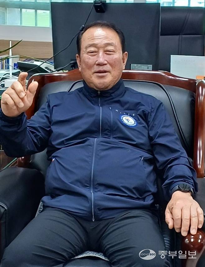 제71회 경기도체육대회 가평 개최 등의 의미를 설명하고 있는 지영기 가평군체육회장. 오창원기자