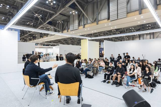 토크 프로그램 ‘컨버세이션스’(CONVERSATIONS) 모습. 아트부산 제공